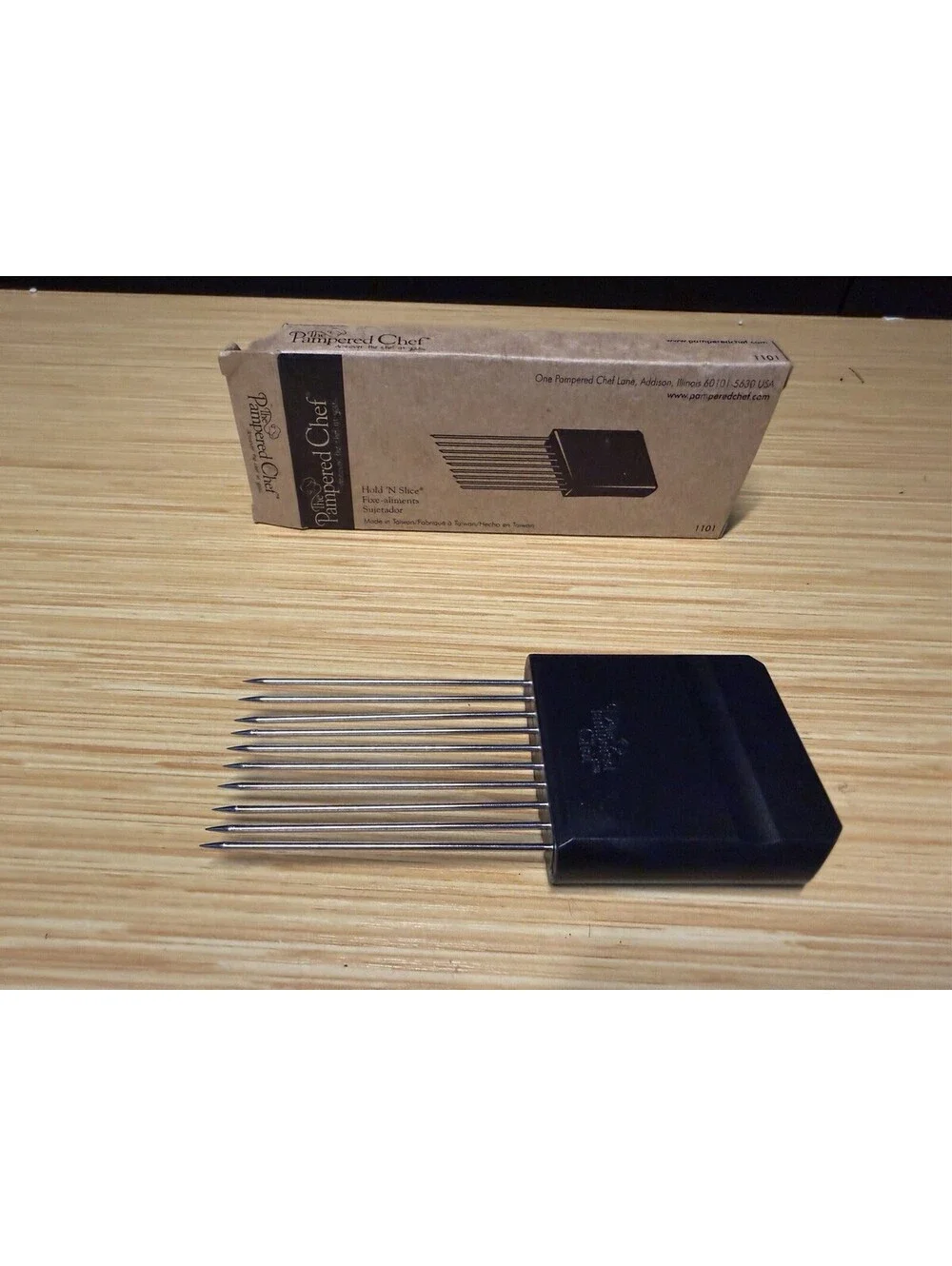 The Pampered Chef Hold 'N Slice 1101 Vegetable Slicing Guide Meat Tenderizer NOS